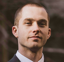 Porträt von Thomas Whitfield, Trading-Analyst und Kryptomarkt-Experte